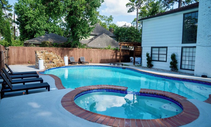 Barker House | This home offers a fantastic value, pet-friendly,and boasts a refreshing pool.nn