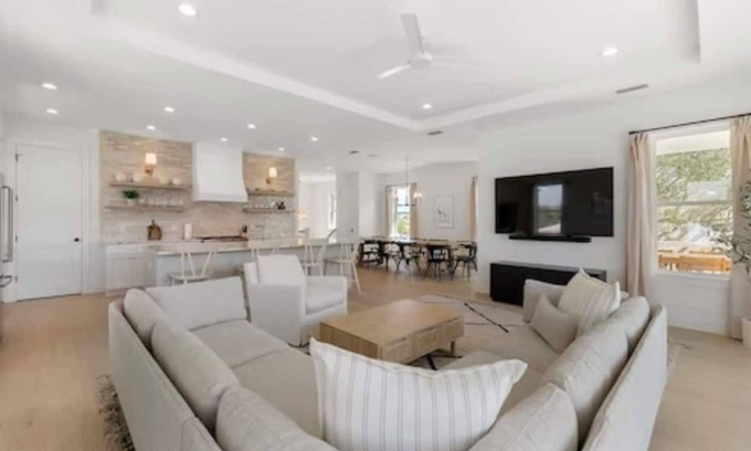 St. Augustine Beach House | This house is a 5 bedroom(s), 6 bathrooms, located in St. Augustine Beach, FL.