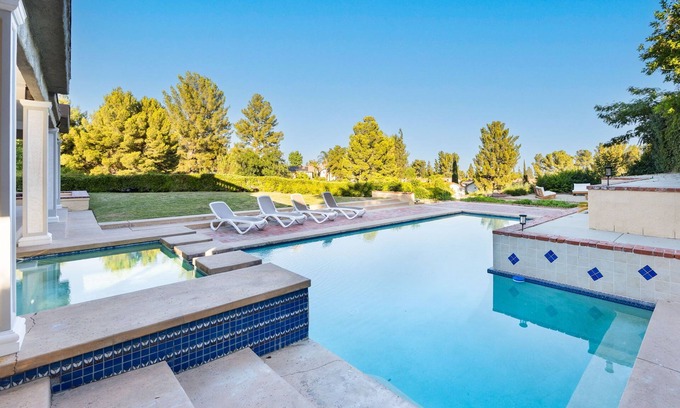 Porter Ranch House | This house is a 4 bedroom(s), 3 bathrooms, located in Los Angeles, CA.