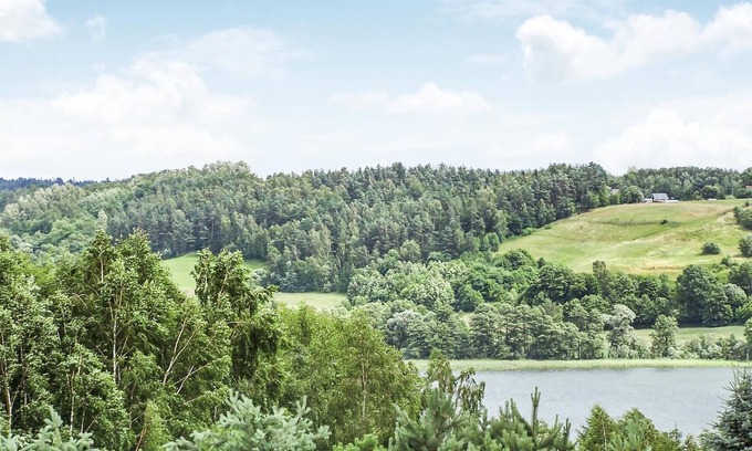 Brodnica Gorna House | This nice vacation home is situated on a beautiful nature plot.
