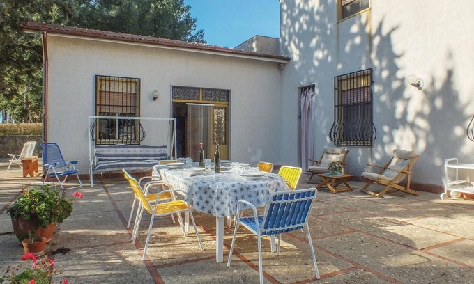 Salemi House | This vacation home is located in the municipality of Salemi, just 750 meters from the highway exit o