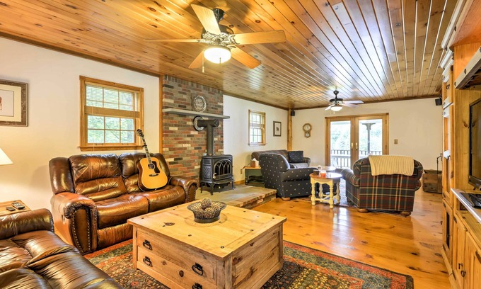 Thompson Cottage | Thompson Home w/Deck + Pond, 8 Mi to Elk Mountain
