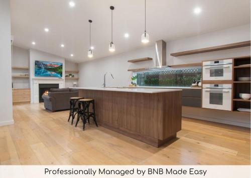 Wagga Wagga House | Thorne St Luxe Loft - CBD Location, Modern Design