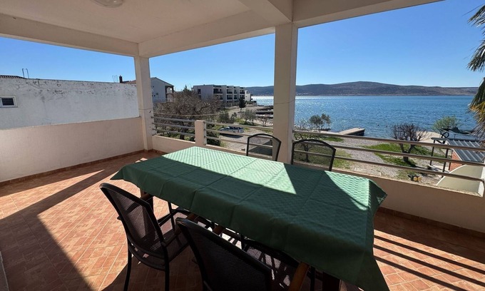 Seline Apartment | Three bedroom apartment near beach Seline, Paklenica (A-6528-a)