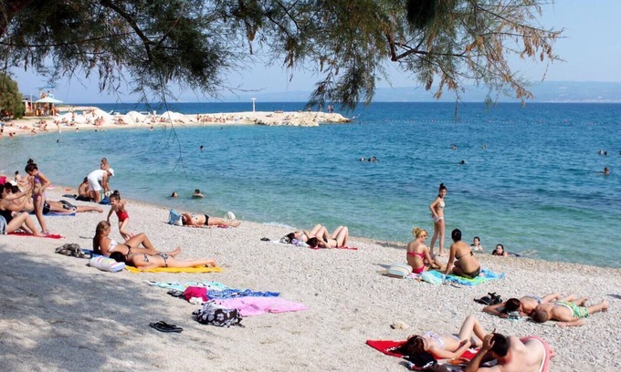 Solin Apartment | Three bedroom apartment with terrace Solin, Split (A-22461-a)