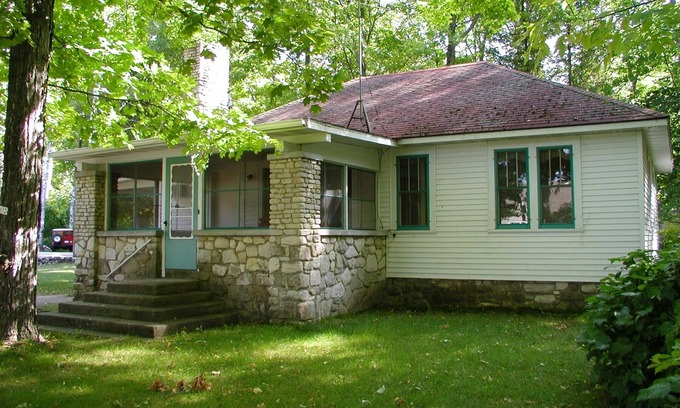 Egg Harbor Cottage | Three bedroom cottage in Point Beach area of Egg Harbor