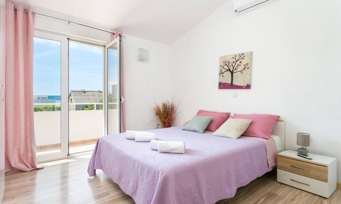 Kastel Stafilic Apartment | Three bedroom apartment with terrace and sea view Kaštel Štafilić, Kaštela (A-20843-a)