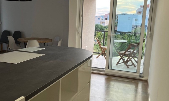 Kastel Stafilic Apartment | Three bedroom apartment with balcony Kaštel Štafilić, Kaštela (A-22533-a)