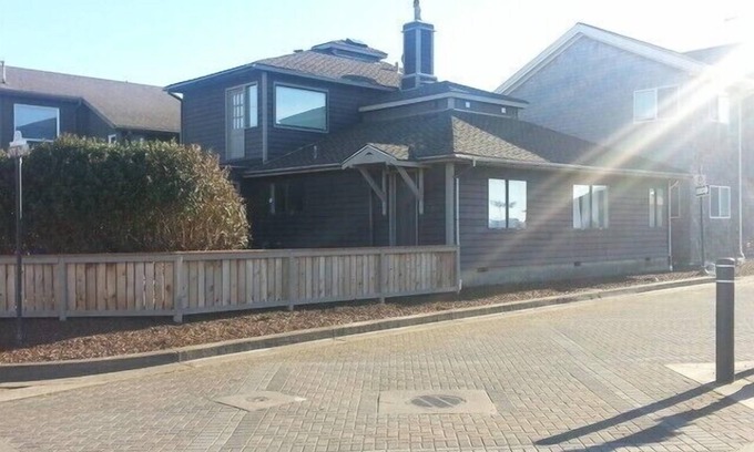 Newport House | Three Bedroom/Two Bath Beach House In The Heart Of Nye Beach