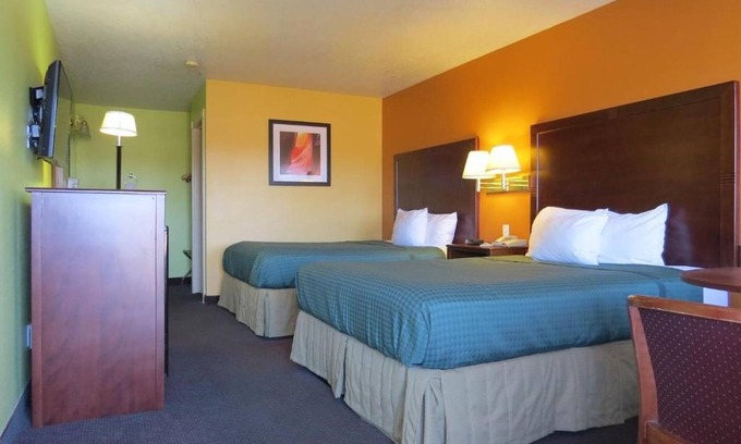 St. George Hotel | Three Budget-friendly Rooms w/Pool Access | Complimentary Breakfast