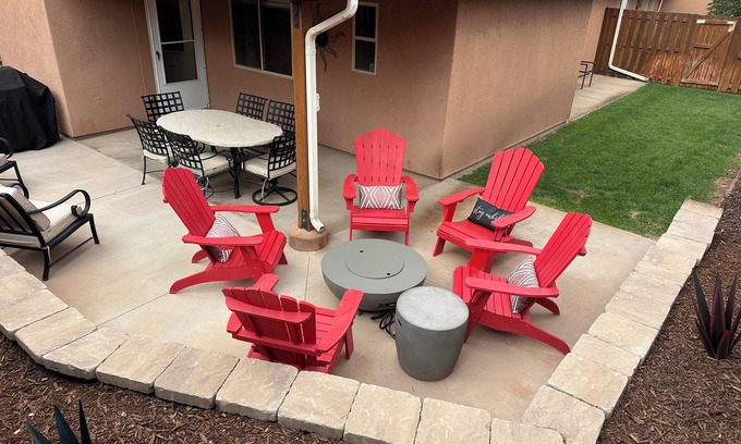 Moab South Valley House | THREE KING BEDS! Parking, CLEAN, Views, FIREPIT, Pool, Hot Tub, ACCESSIBLE!