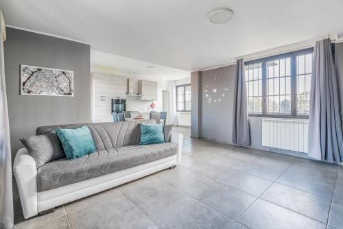 Bareggio Apartment | three-room apartment with terrace Free Wifi