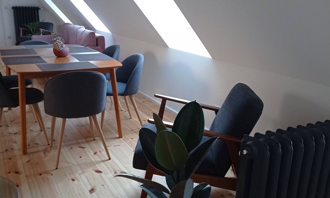 Fuchshain Apartment | Three-sided courtyard étable