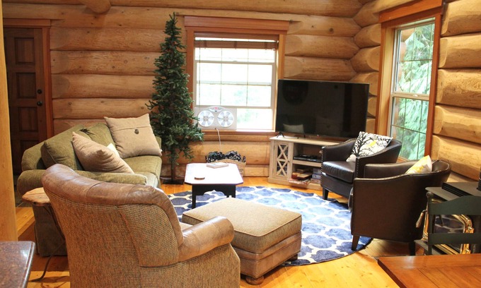 Glacier House | Three story log cabin w/ game room, new hot tub, BBQ, and all the extras