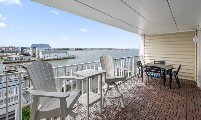Midtown Ocean City Condo | Thunder Island Condo - Beautiful 2 BR 2 BA Next to Convention Center