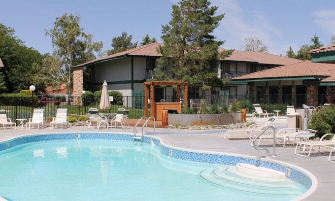 Sparks Resort | Thunderbird Resort Club - Spacious One-Bedroom W/Kitchen