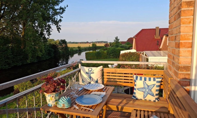 Eilsum Apartment | TiefBlick - New 80sqm apartment for 4 pers. + 2 dogs with fireplace, balcony &