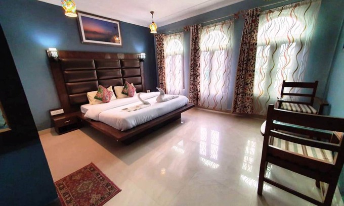 Nishat-Shalimar Hotel | TIH Hotel Ash Vale