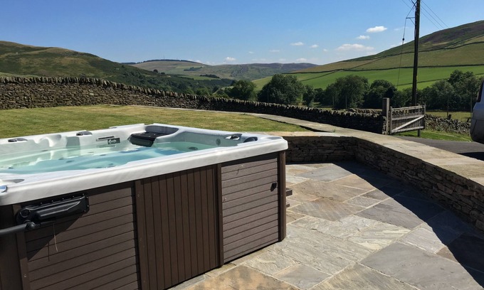 Galashiels House | TIME - Charming Countryside Barn Conversion with Hot Tub & Scenic Views