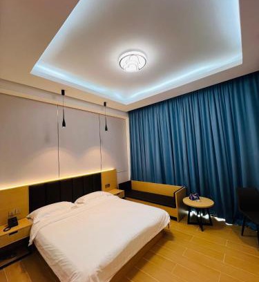 Freetown Hotel | Times Mansion king size standard room