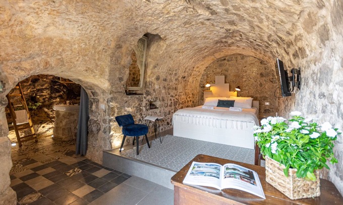 Ragusa House | Timpa 22, A Cool Holiday Home, Center Ragusa IBLA
