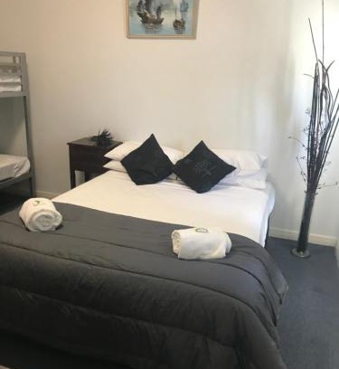 Tin Can Bay Hostel | Tin Can Bay Budget Accommodation