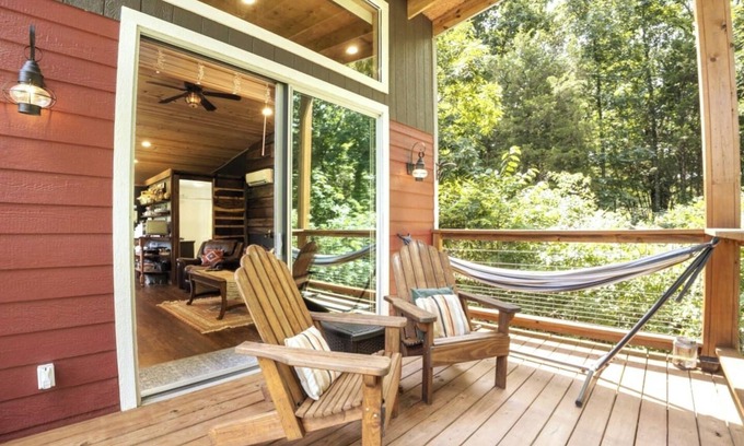 French Village House | Tiny House! Relaxing Country Getaway.