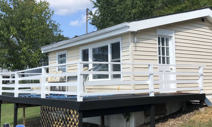 Middlefield Apartment | Tiny Lakefront Cottage!