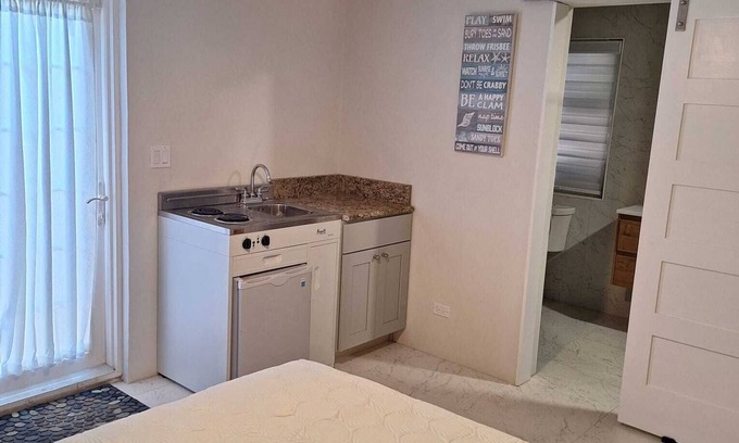 Paget Apartment | Tiny Studio in fabulous Smith's Parish at John Smith's Bay Beach