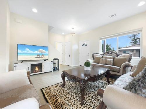 Flagstaff House | Tiny Timber Tree Home NEW