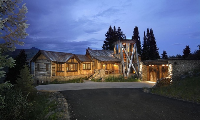 Crested Butte House | Tipple House/7,000 Sq/Ft of Luxury Ski/in Ski-out! Hot Tub/Media Room/Fire Pit!