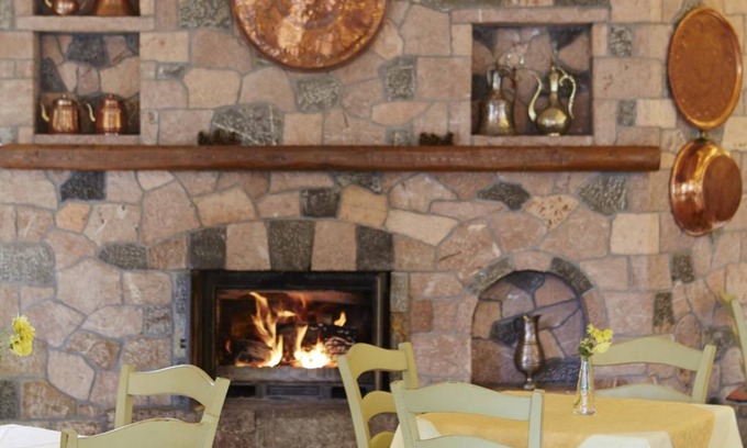 Eptalofos Hotel | To Balcony tis Agorianis