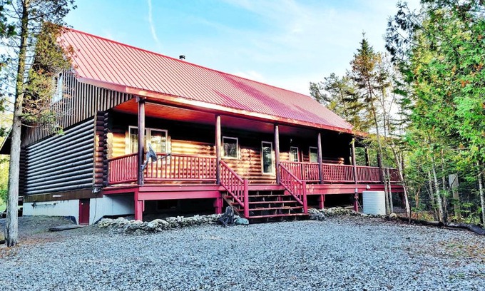 Northern Bruce Peninsula Ski Chalet | Tobermory Peaceful Private Entire Cottage Log Home Spacious Fully Equipped