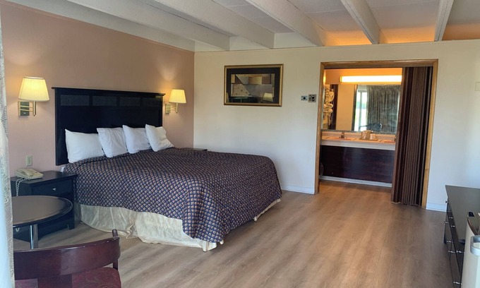 South Beloit Hotel | Tollway Inn of Beloit