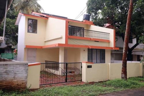 Thrissur Villa | Toms Villa along National highway Thrissur at Nadathara
