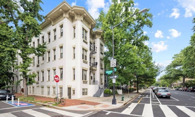 Northwest Condo | Top Dupont U Street Location - Walk Everywhere - Veteran owned