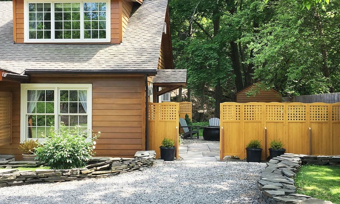 Woodstock Cottage | TOP-RATED! Pristine style+romantic luxury+firepit+walk to town=Brook Cottage Too