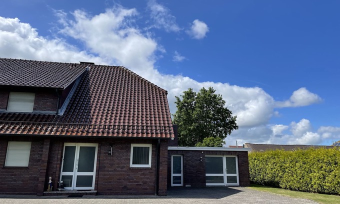 Westeraccumersiel House | Top vacation home, 6 pers., sauna, 2 bathrooms, WLAN, fireplace, terrace, playground, dog