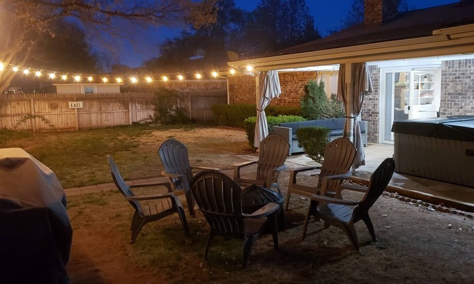 Lubbock House | TOTAL PRIVACY & TOTALLY PRIVATE HOT TUB, 4 Bed, 3 Bath, 2 Car - SLEEPS 11+!