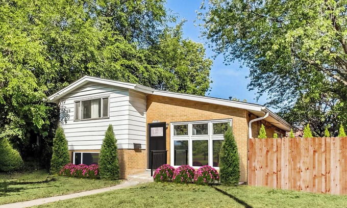 Evanston House | Totally remodeled 4-bedroom house in Evanston
