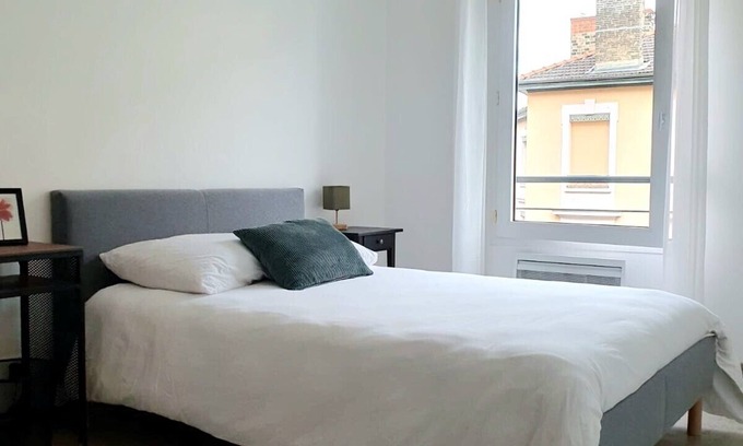 Villette Gare Apartment | Totem, Bright and quiet 70m² 2-bedroom apartment with balcony