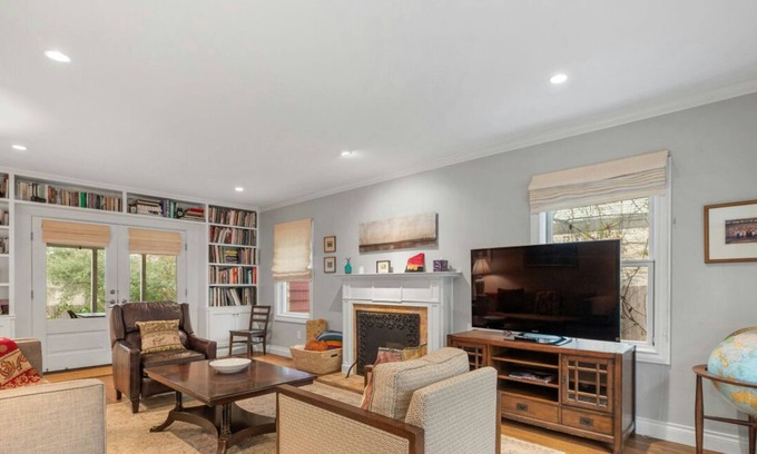 Tarrytown House | Tower Dr #A xxxxxxxx