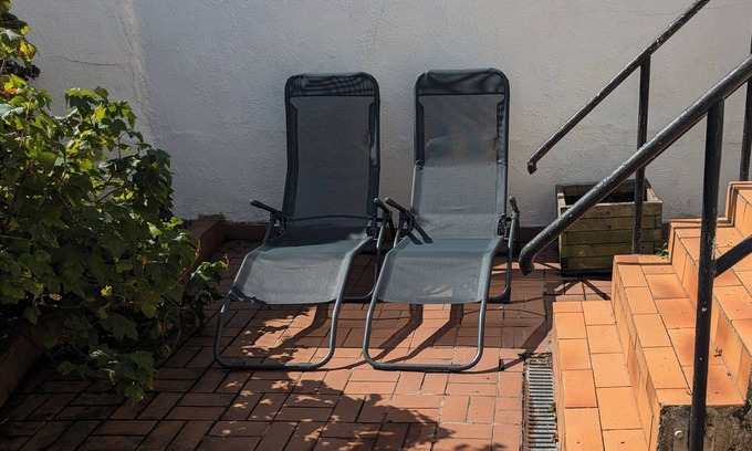 Boulogne-Centre House | Town house 500 m from the ramparts, quiet street, sleeps 4. Exterior courtyard.