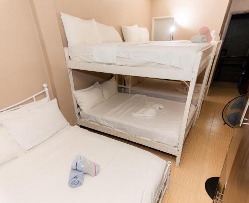 Talomo District House | Townes Huge Home Big Grps Big Fam Near SM Ecoland DGT Coastal road ADDU UM