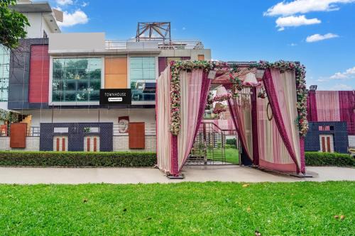 Kalyanpur Hotel | Townhouse Keshavpuram