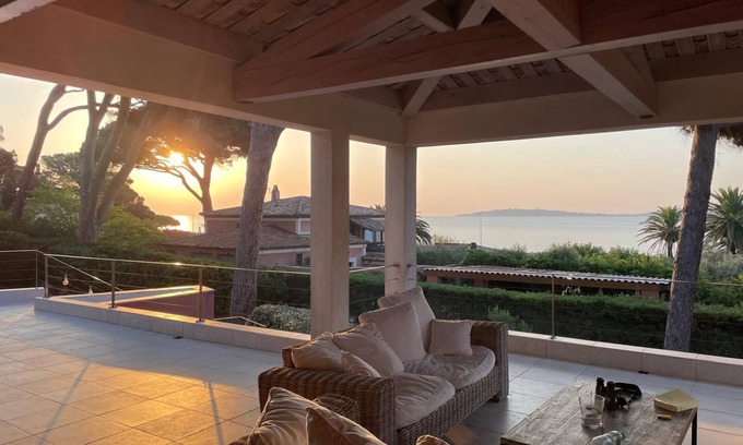 Guerrevieille Villa | Très belle villa. Vue magnifique sur le Golfe de Saint Tropez à 50 m de la mer