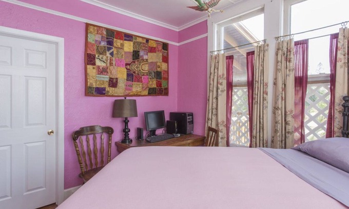 Pass-a-Grille Historic District House | Traders' Haven - Historic 8th Ave, Pass-a-Grille 3 Bedroom
