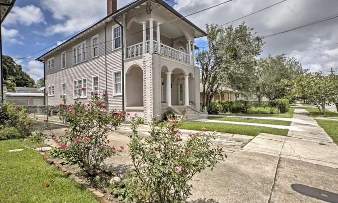 Central Carrollton Association Apartment | Traditional New Orleans Apt with Porch in River Bend