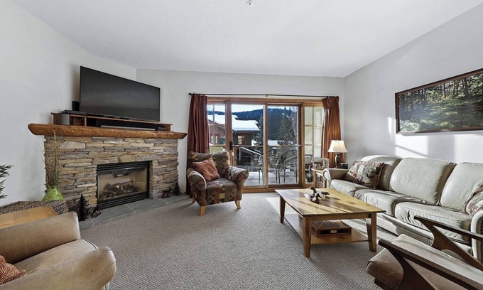 Sun Peaks House | Trail's Edge 51: Charming, Three Storey, 2BDRM Townhome w/Private Hot Tub