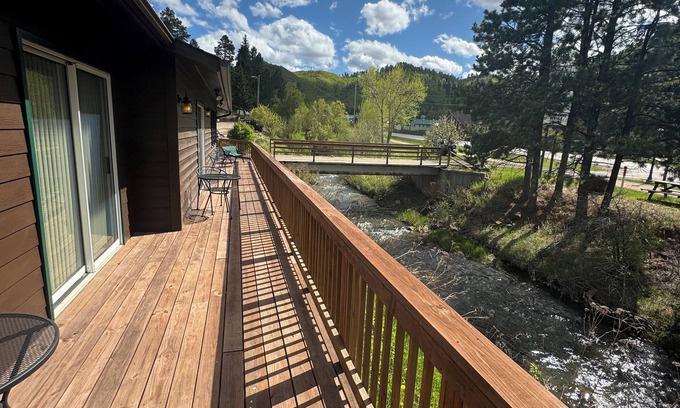 Deadwood Apartment | Trailside Lodging - Room 145